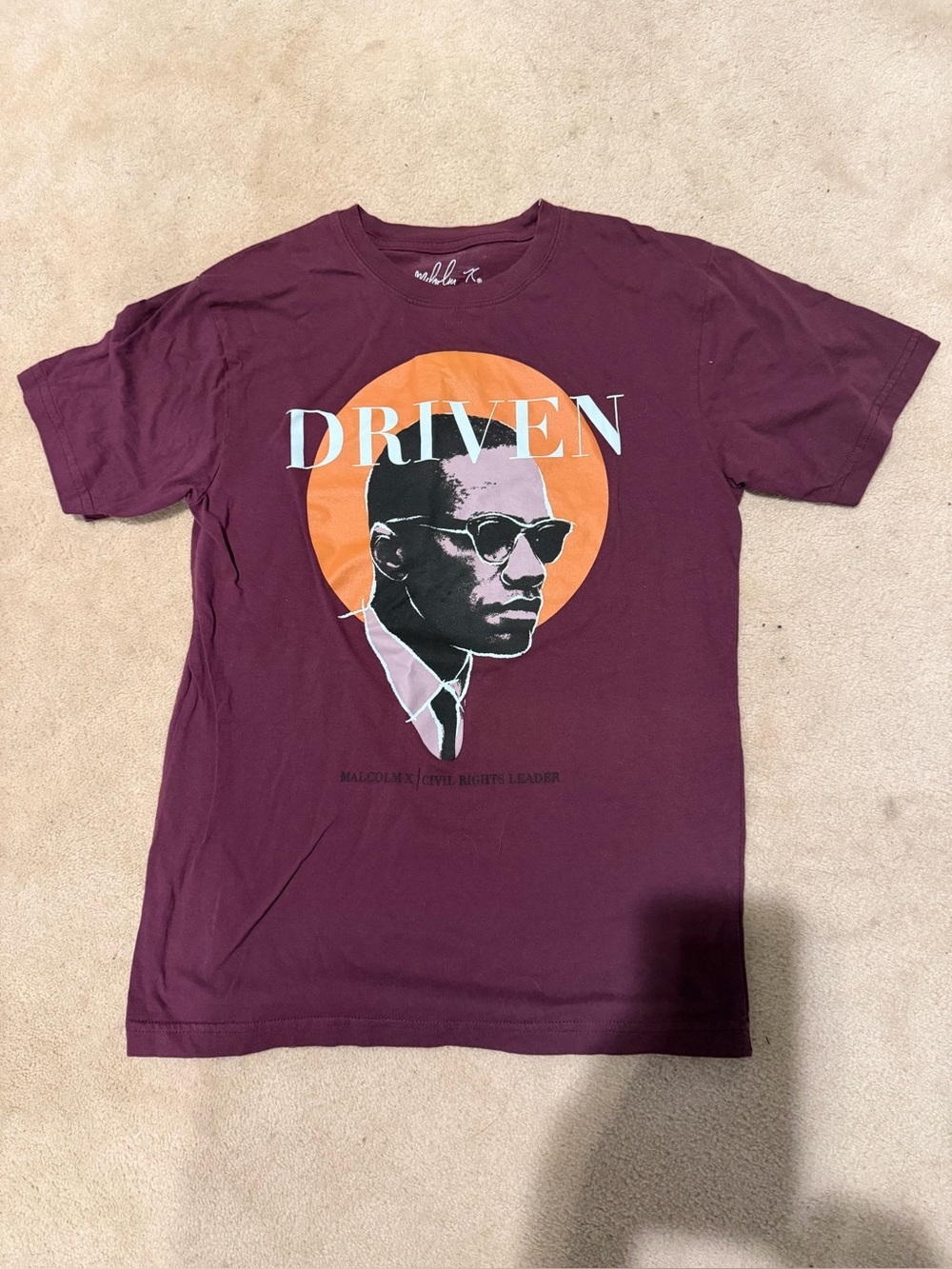 Ladies Sz Small Malcolm X Graphic Crew Neck T-Shirt - Maroon